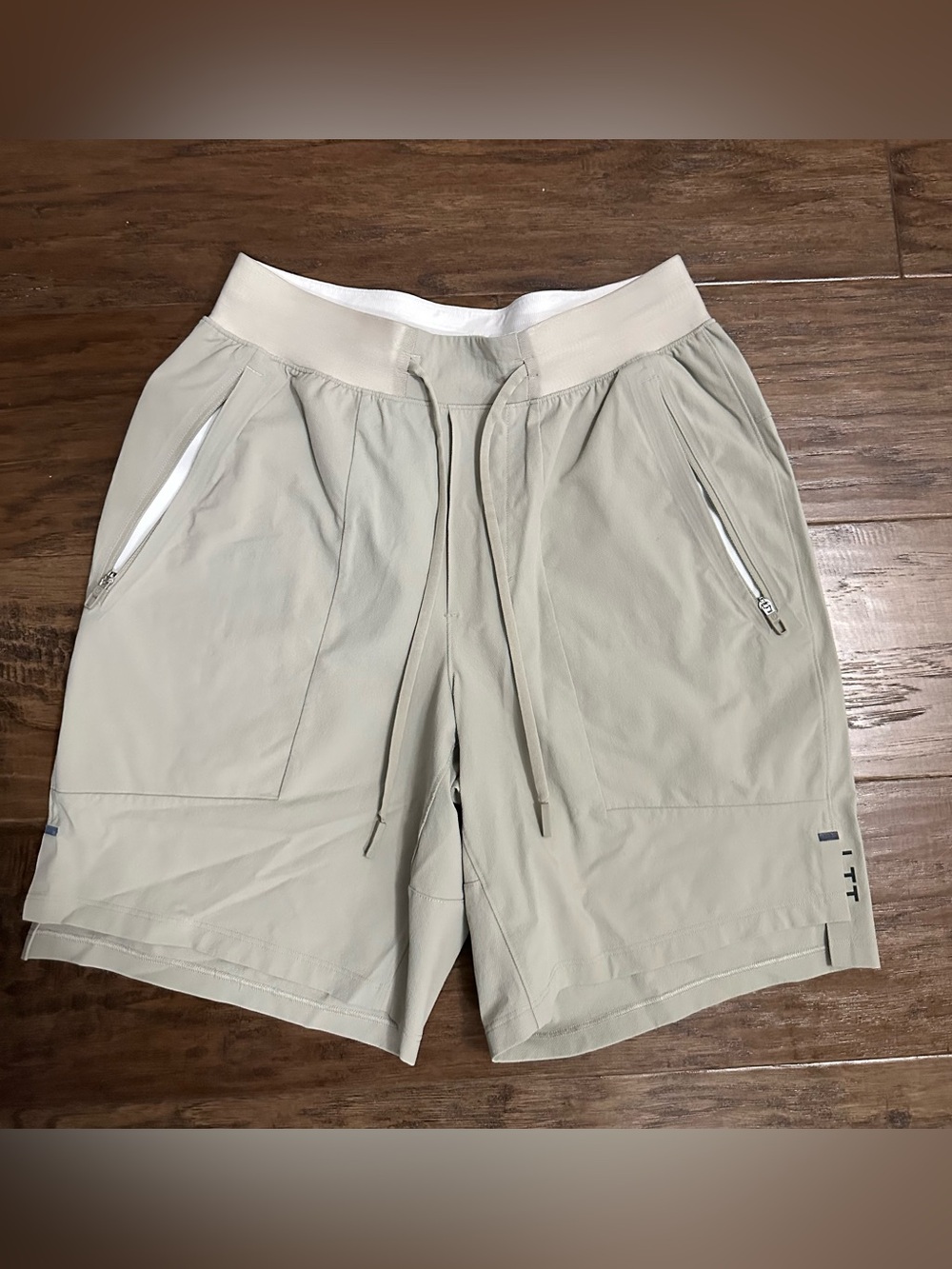 Lululemon Linerless Men's Beige Performance License to Train Shorts Size XS*